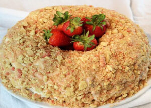 Strawberry Oreo Crunch Pound Cake Recipe