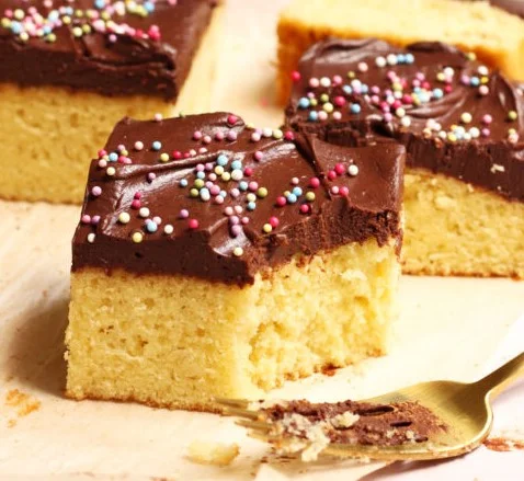 Vanilla Cake Recipe With Chocolate Frosting